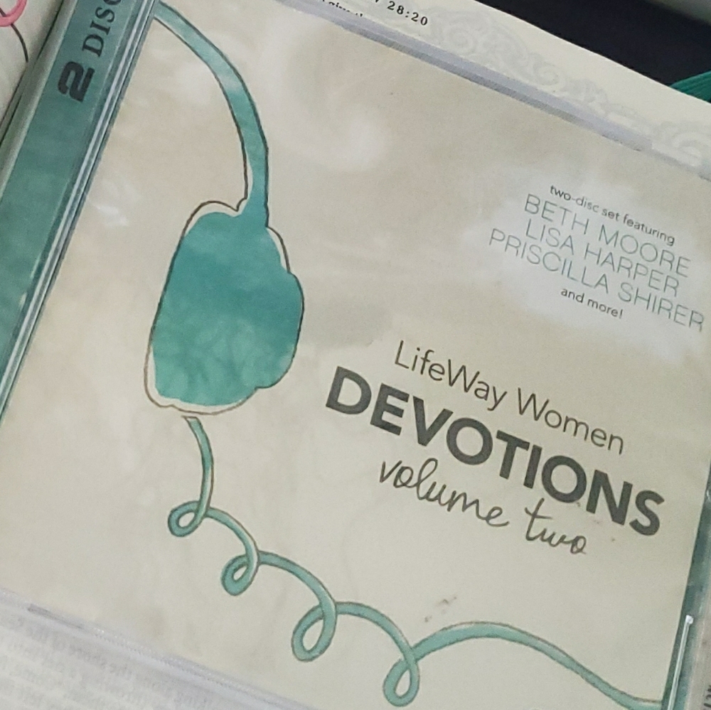 NWT: Two Disc Women's Devotional Set